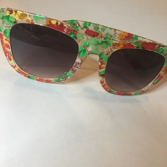 Sunglasses - Picture 4 of 4